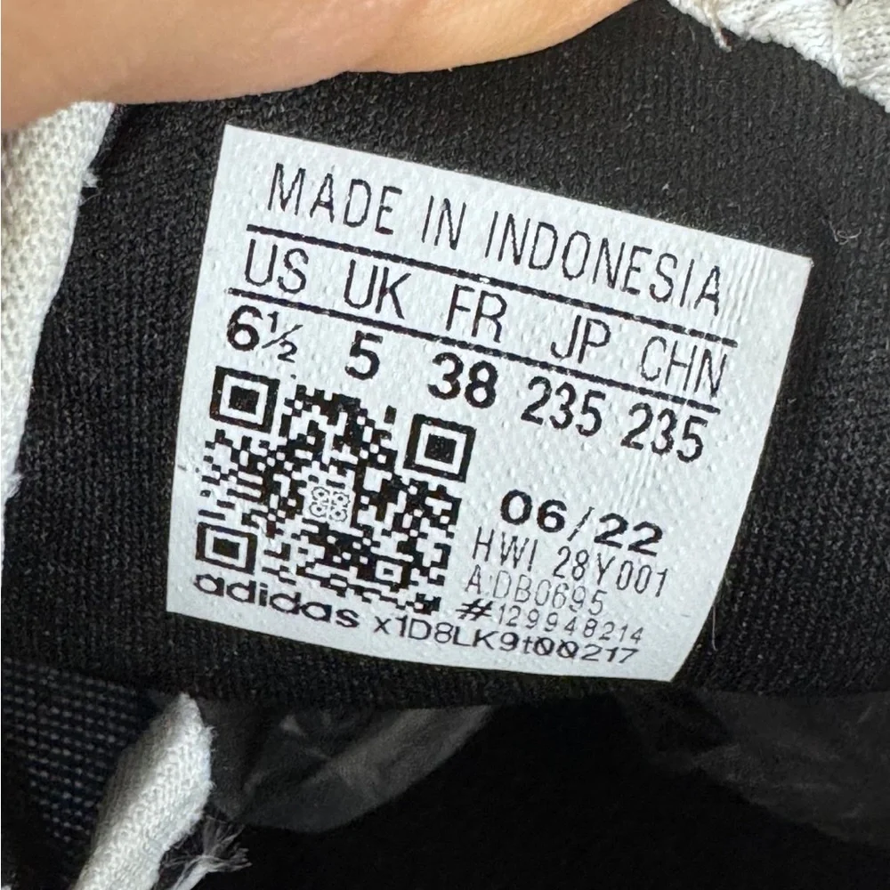 Adidas Men’s Knit Gray and White‎ Running Shoes Size 6.5